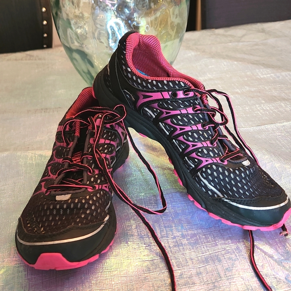 Euc Merrell training shoes size 6.5